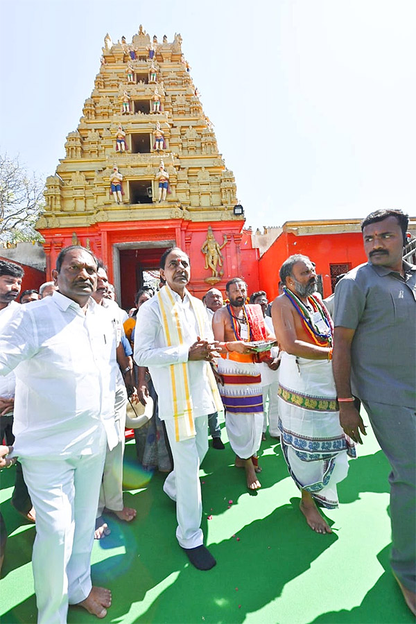 KCR Visits Kondagattu Anjaneyaswamy Temple Photos - Sakshi30