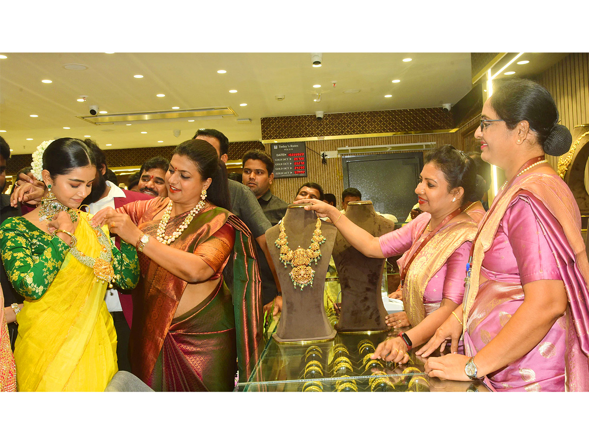 Minister Roja And Anupama Parameswaran Opening A BNR Gold & Diamonds Showroom At Vijayawada Photos - Sakshi11