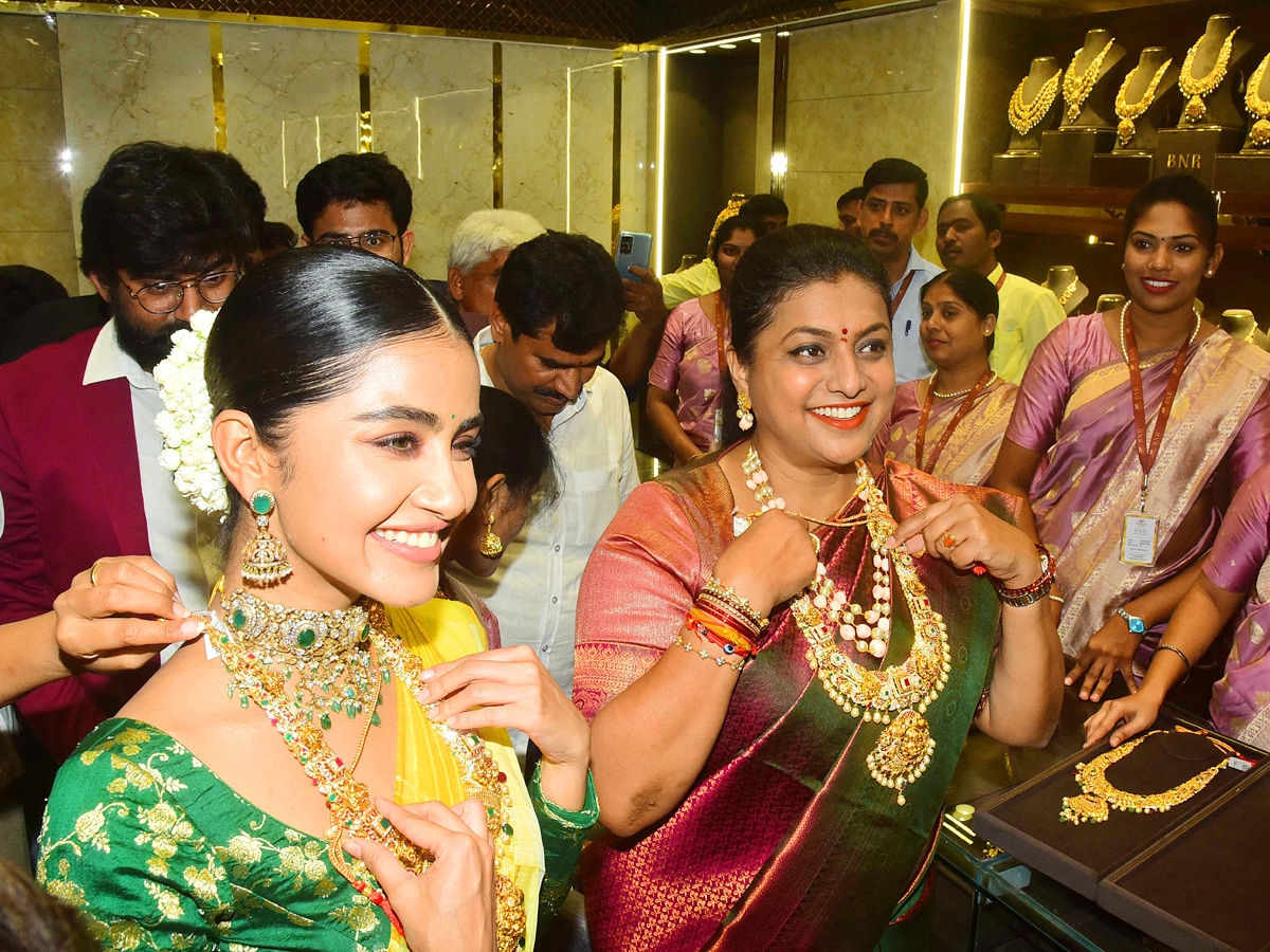 Minister Roja And Anupama Parameswaran Opening A BNR Gold & Diamonds Showroom At Vijayawada Photos - Sakshi14