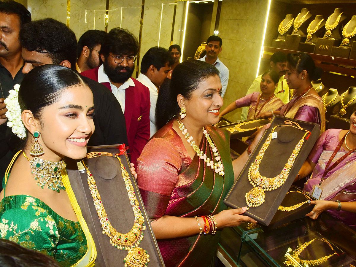 Minister Roja And Anupama Parameswaran Opening A BNR Gold & Diamonds Showroom At Vijayawada Photos - Sakshi15