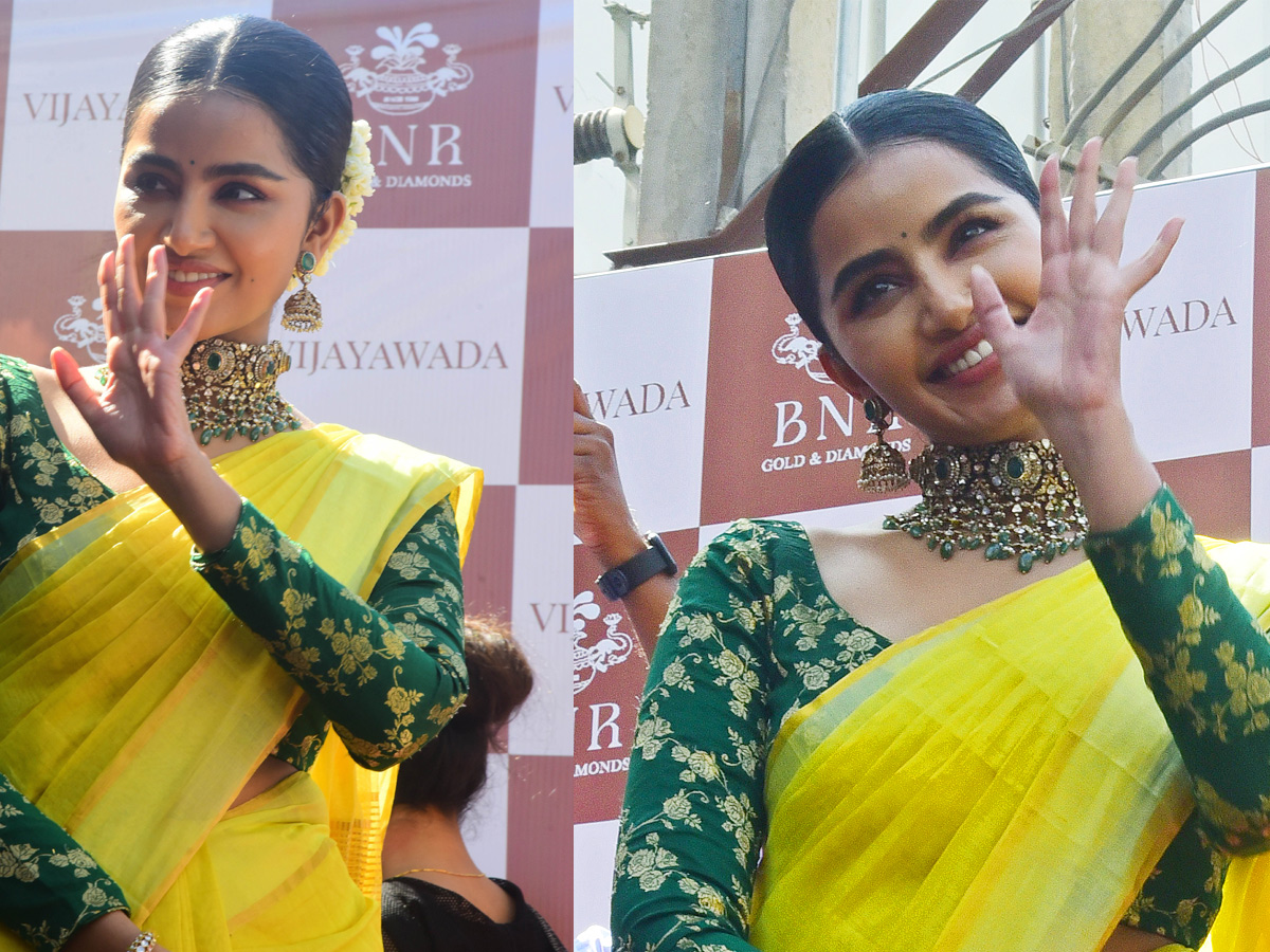 Minister Roja And Anupama Parameswaran Opening A BNR Gold & Diamonds Showroom At Vijayawada Photos - Sakshi18