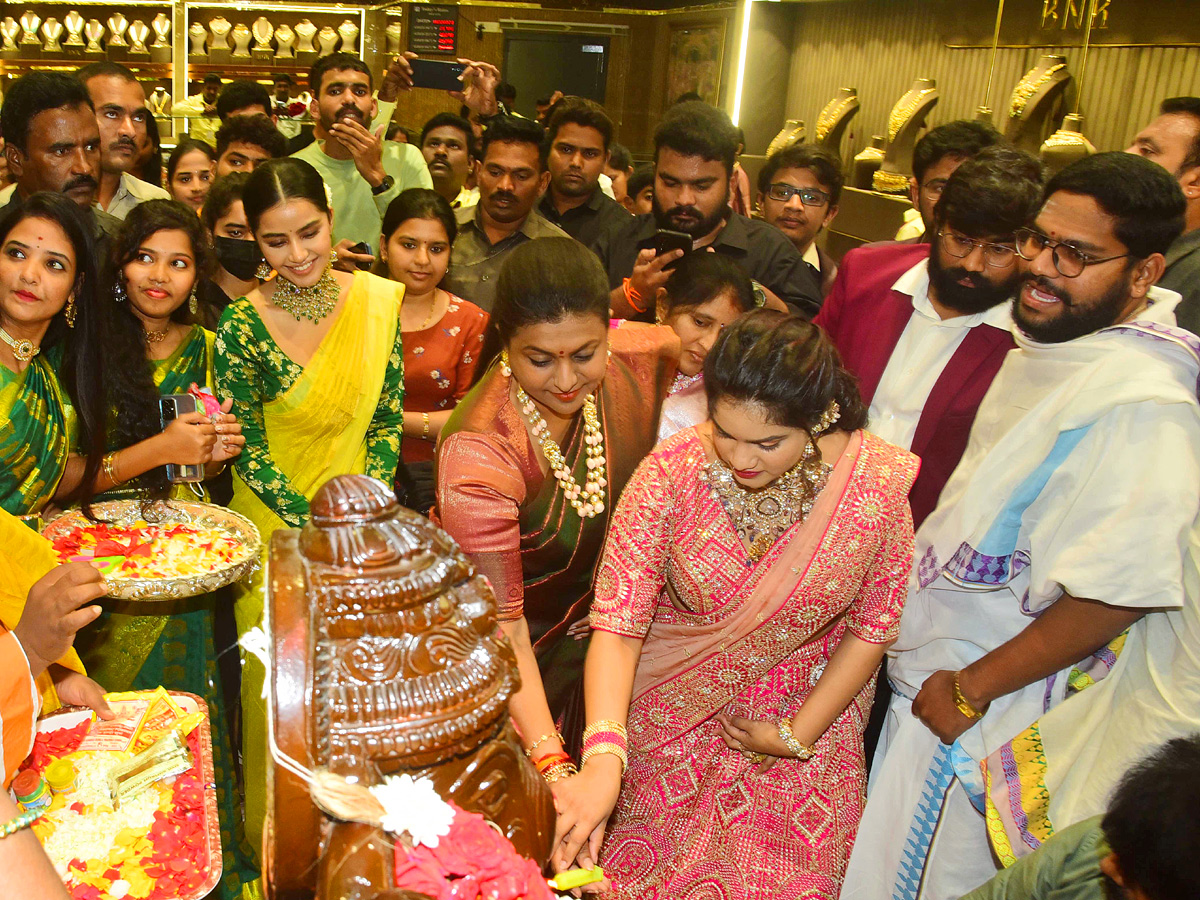 Minister Roja And Anupama Parameswaran Opening A BNR Gold & Diamonds Showroom At Vijayawada Photos - Sakshi3