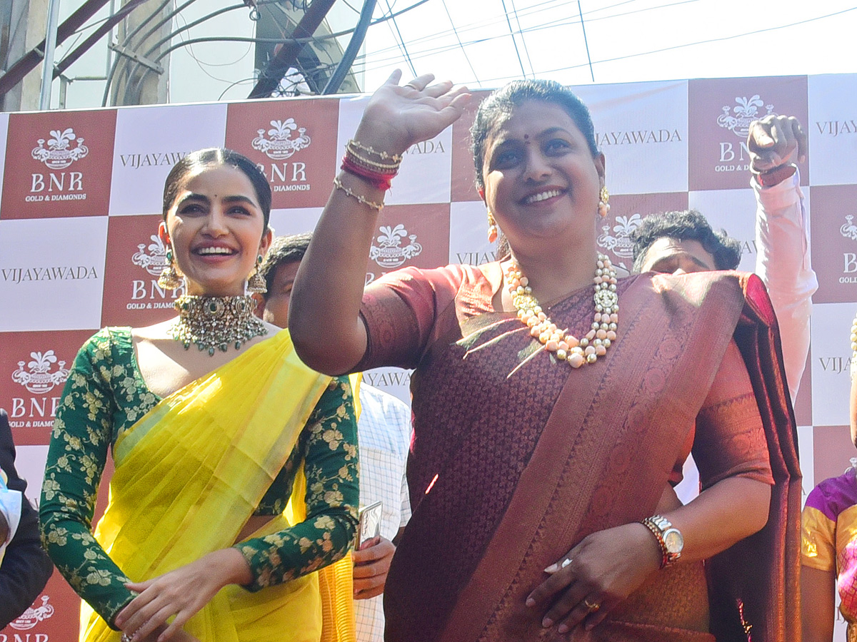 Minister Roja And Anupama Parameswaran Opening A BNR Gold & Diamonds Showroom At Vijayawada Photos - Sakshi6