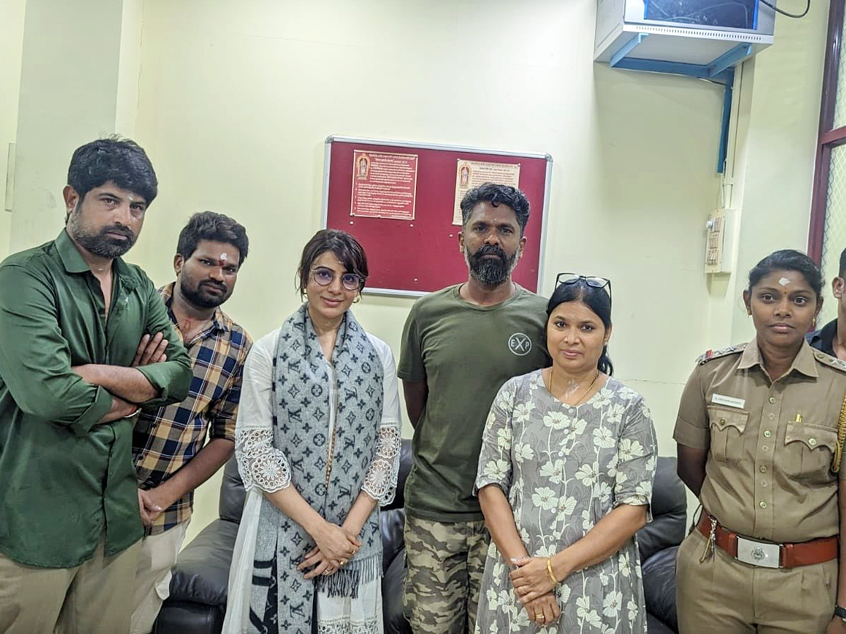 Samantha Visits Palani Subramanya Swamy Temple in Tamil Nadu Photos - Sakshi3