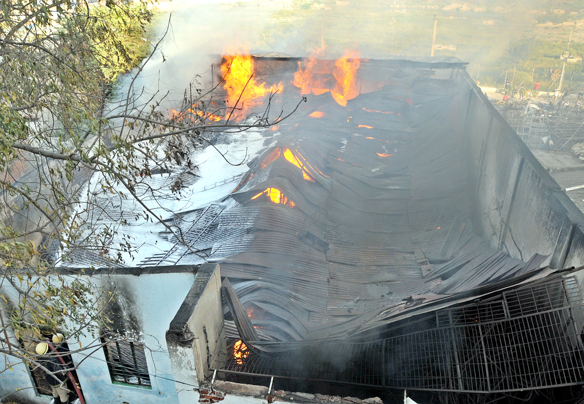 Fire Accident at PuranaPool In A Furniture Godown  - Sakshi4