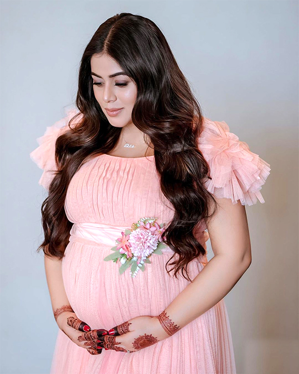 Actress Poorna Baby Bump Photoshoot - Sakshi14