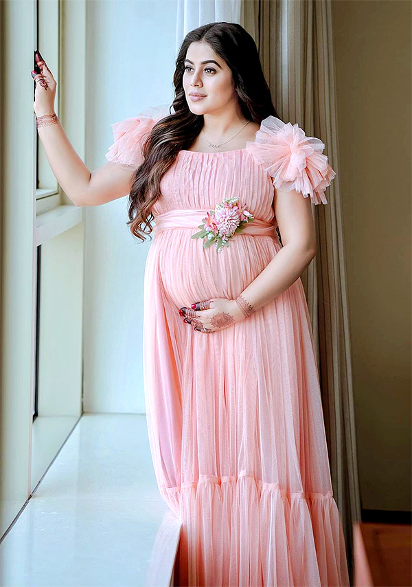 Actress Poorna Baby Bump Photoshoot - Sakshi4