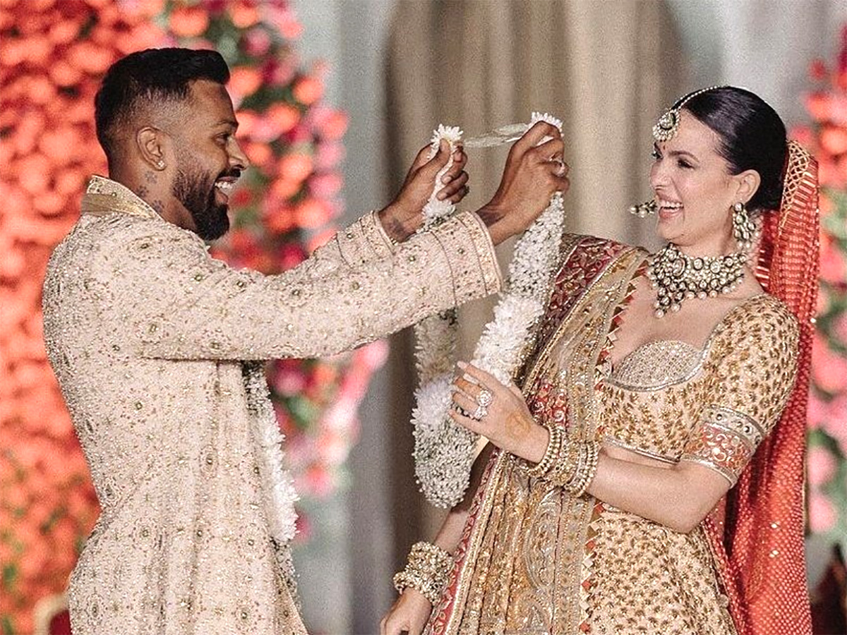 Hardik Pandya Shares New Images After Renewing Wedding Pics - Sakshi1