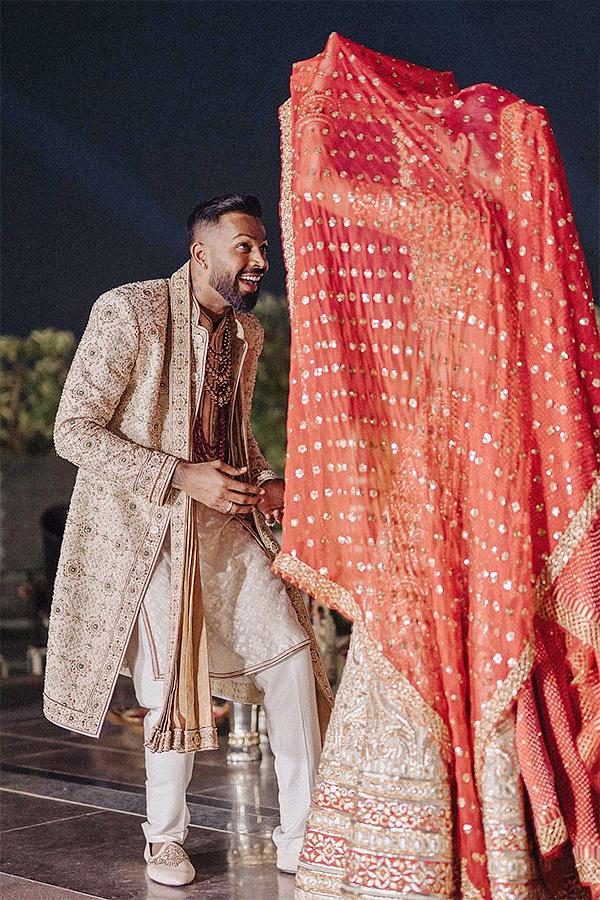 Hardik Pandya Shares New Images After Renewing Wedding Pics - Sakshi3