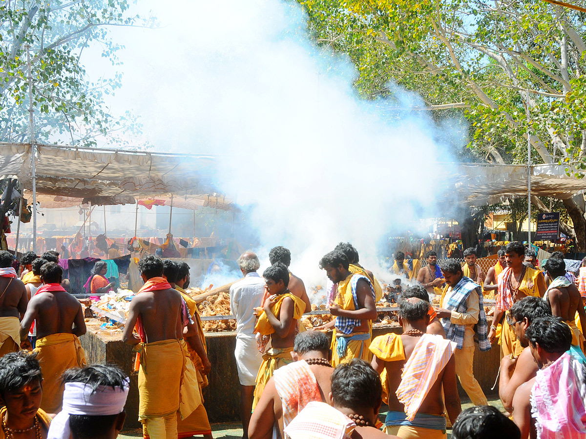 Shivaratri celebrations In Srisailam Photo Gallery - Sakshi4