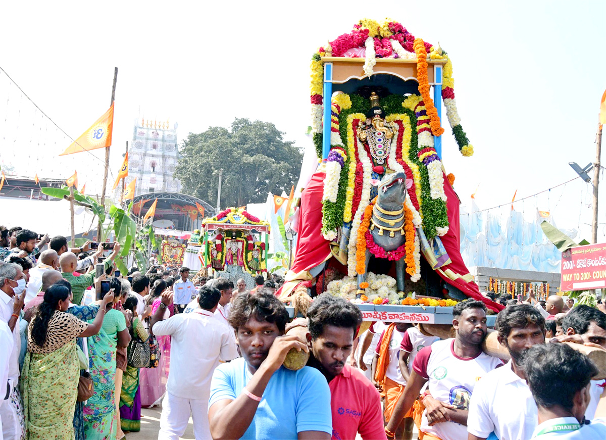 Maha Shivaratri Brahmotsavalu in Srikalahasti  - Sakshi11