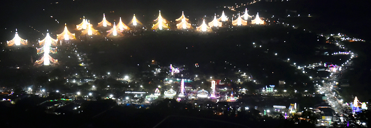 Huge Crowd of Devotees During Maha Shivratri At Guntur - Sakshi10