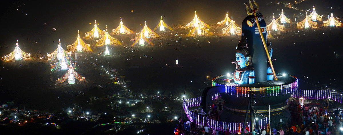 Huge Crowd of Devotees During Maha Shivratri At Guntur - Sakshi12