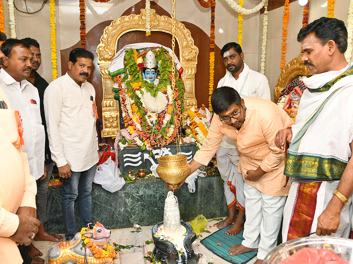 Mahashivratri 2023 Celebrations Telugu states - Sakshi15