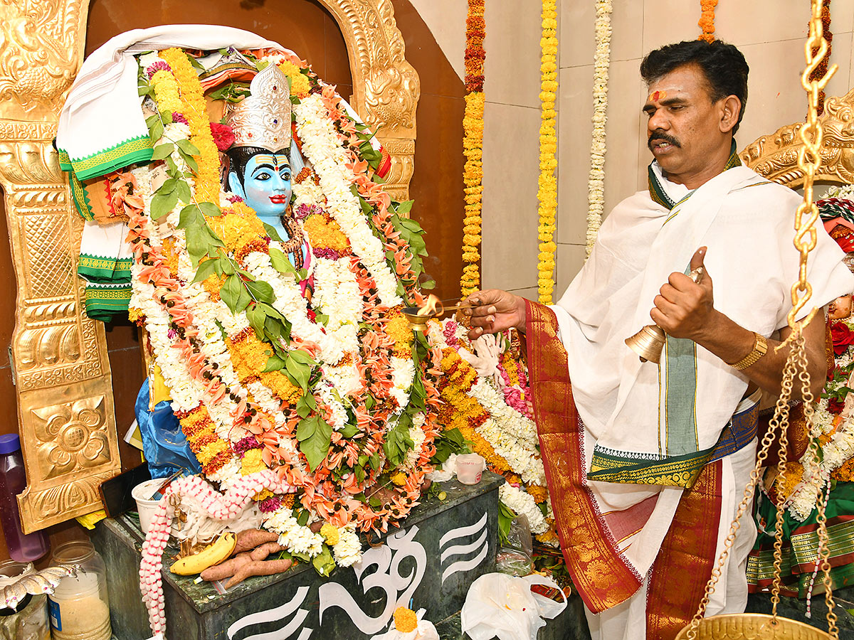 Mahashivratri 2023 Celebrations Telugu states - Sakshi2