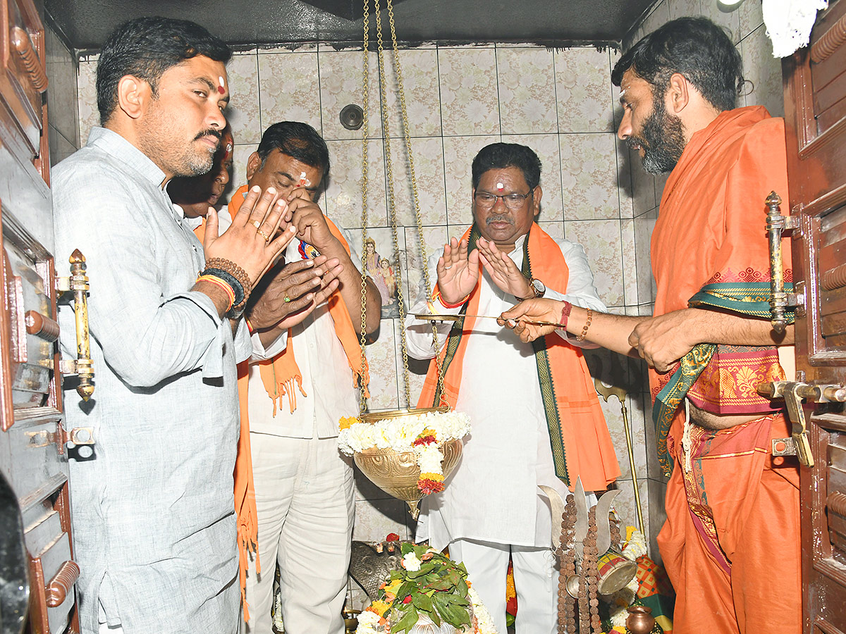 Mahashivratri 2023 Celebrations Telugu states - Sakshi7