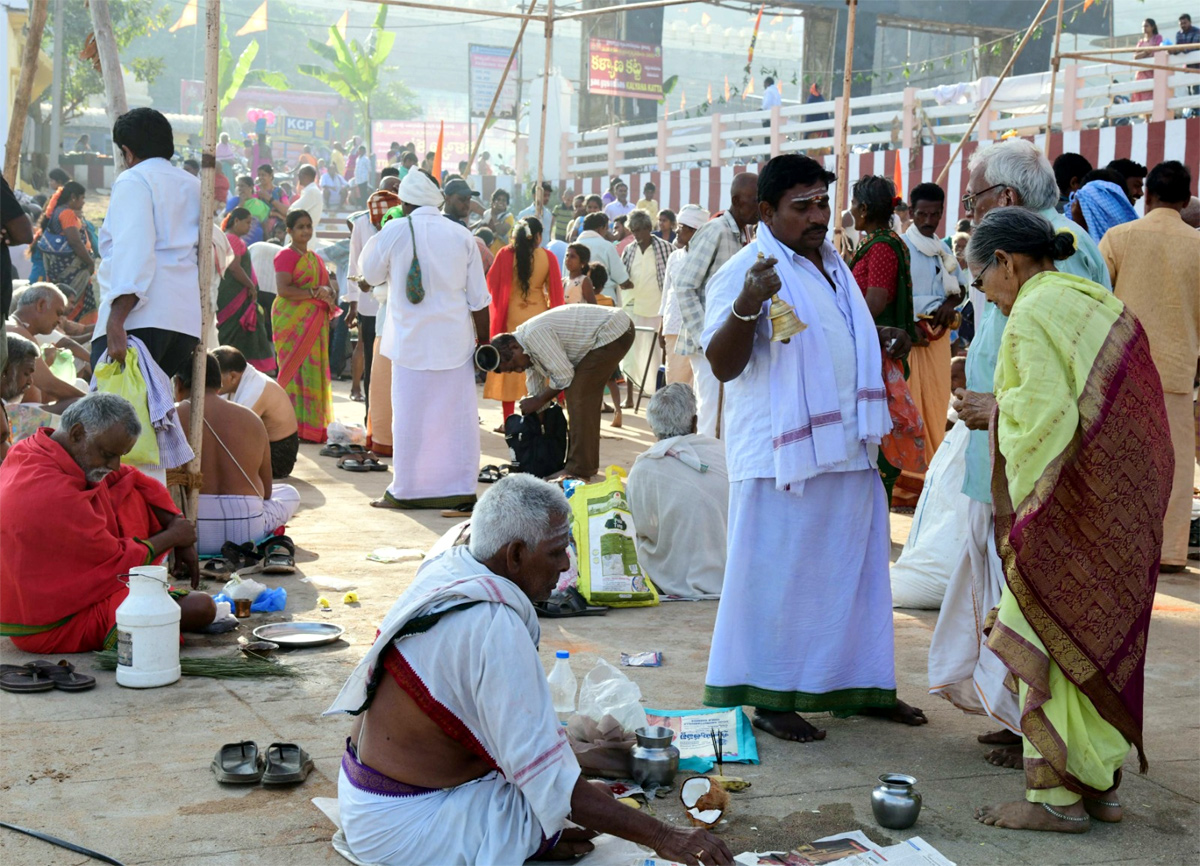 Maha Shivaratri Brahmotsavalu in Srikalahasti  - Sakshi1