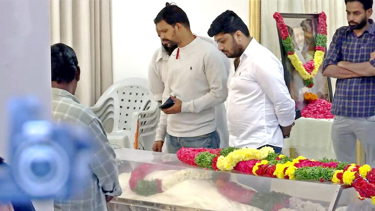 Nandamuri Taraka Ratna Death: Family Members Mourning At The Dead Body, Photos - Sakshi8