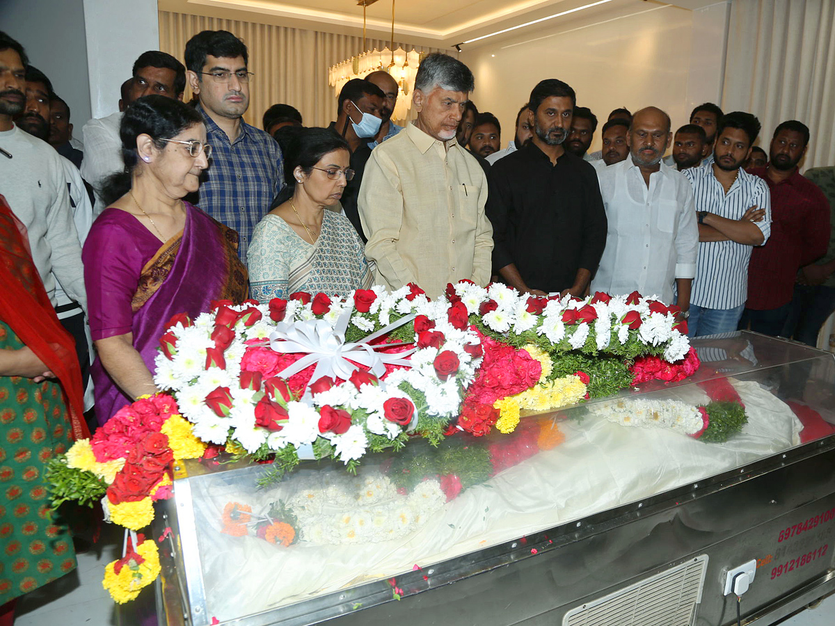 Stars politicians pay last respects to Taraka Ratna Photos - Sakshi26