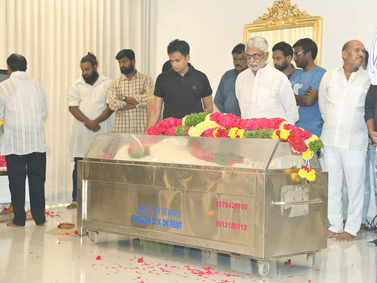 Stars politicians pay last respects to Taraka Ratna Photos - Sakshi11