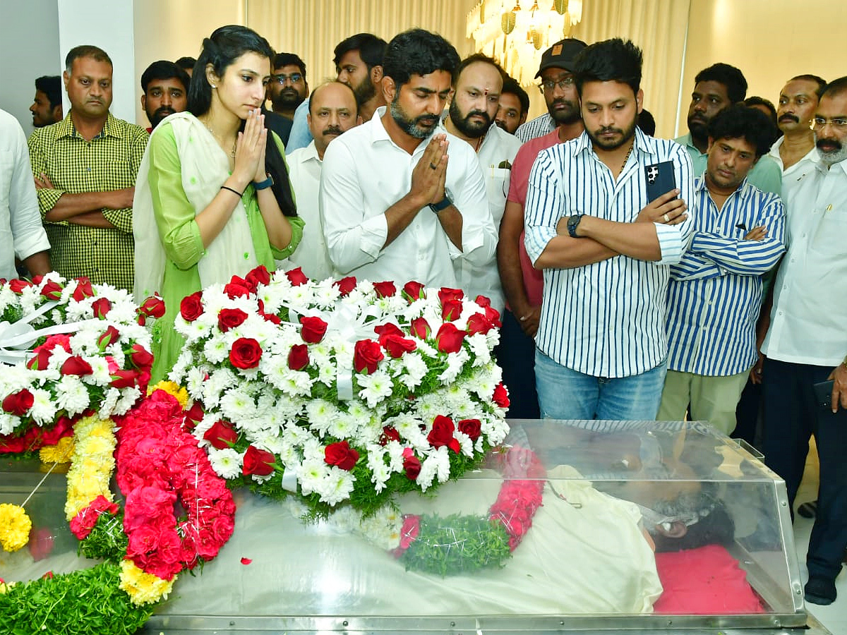 Stars politicians pay last respects to Taraka Ratna Photos - Sakshi33