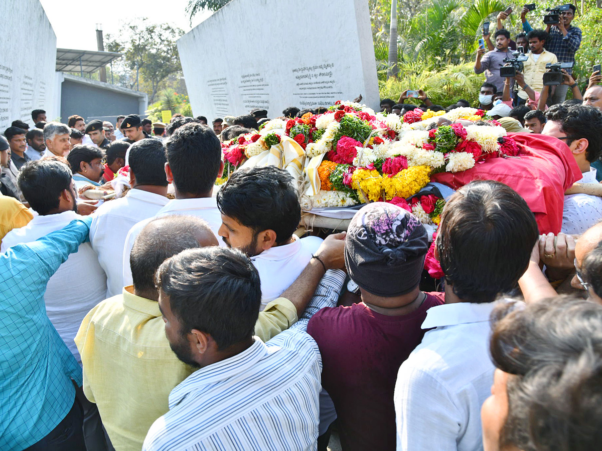  Taraka Ratna Funeral Photos - Sakshi30