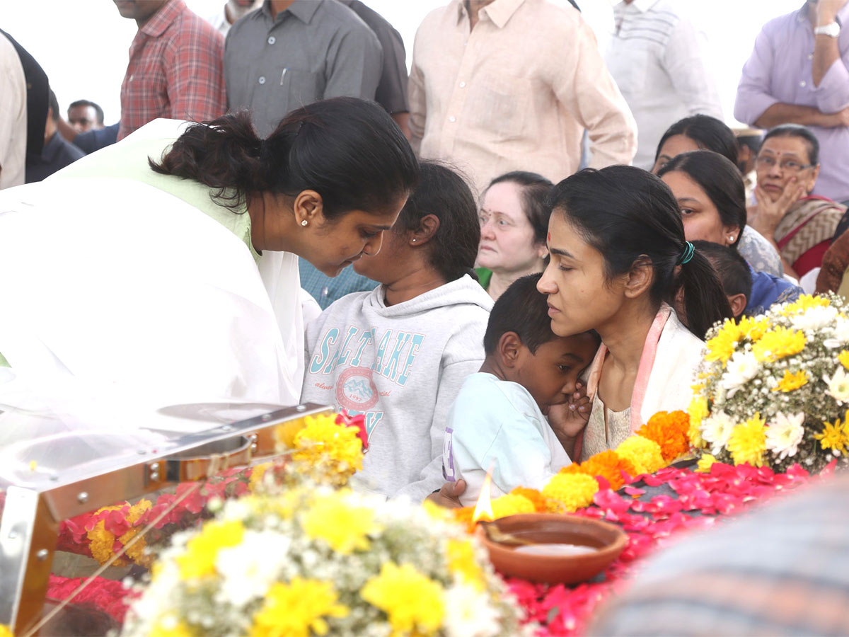 Family Members Final Respect to Nandamuri TarakaRathna FilmChamber - Sakshi46