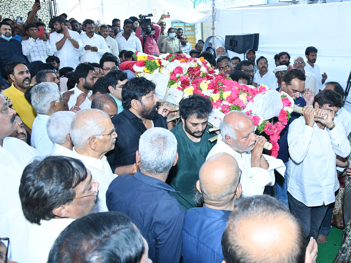  Taraka Ratna Funeral Photos - Sakshi7