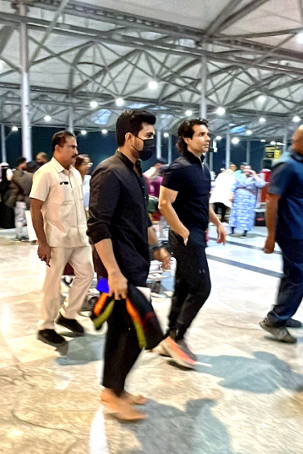 Ram Charan gets clicked at airport as he jets off to attend Oscars 2023 Photos - Sakshi2