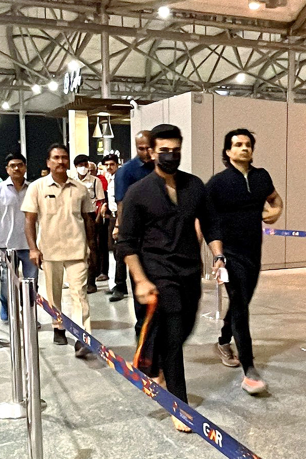 Ram Charan gets clicked at airport as he jets off to attend Oscars 2023 Photos - Sakshi3