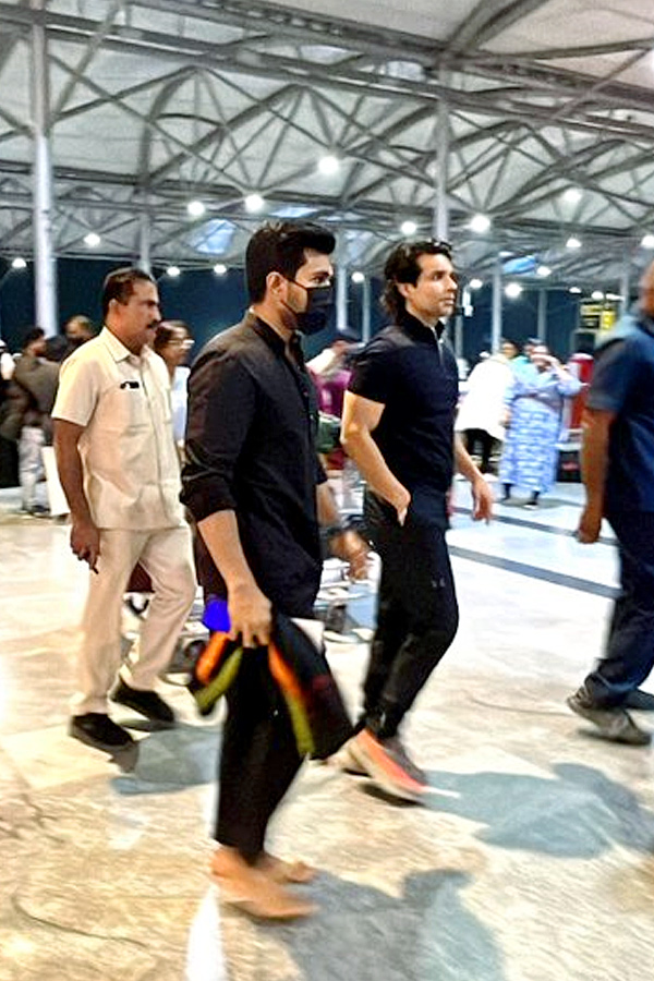 Ram Charan gets clicked at airport as he jets off to attend Oscars 2023 Photos - Sakshi7