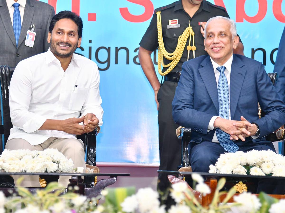  CM YS Jagan Grand Welcomes To The AP Governor Designate Abdul Nazeer Photos - Sakshi5