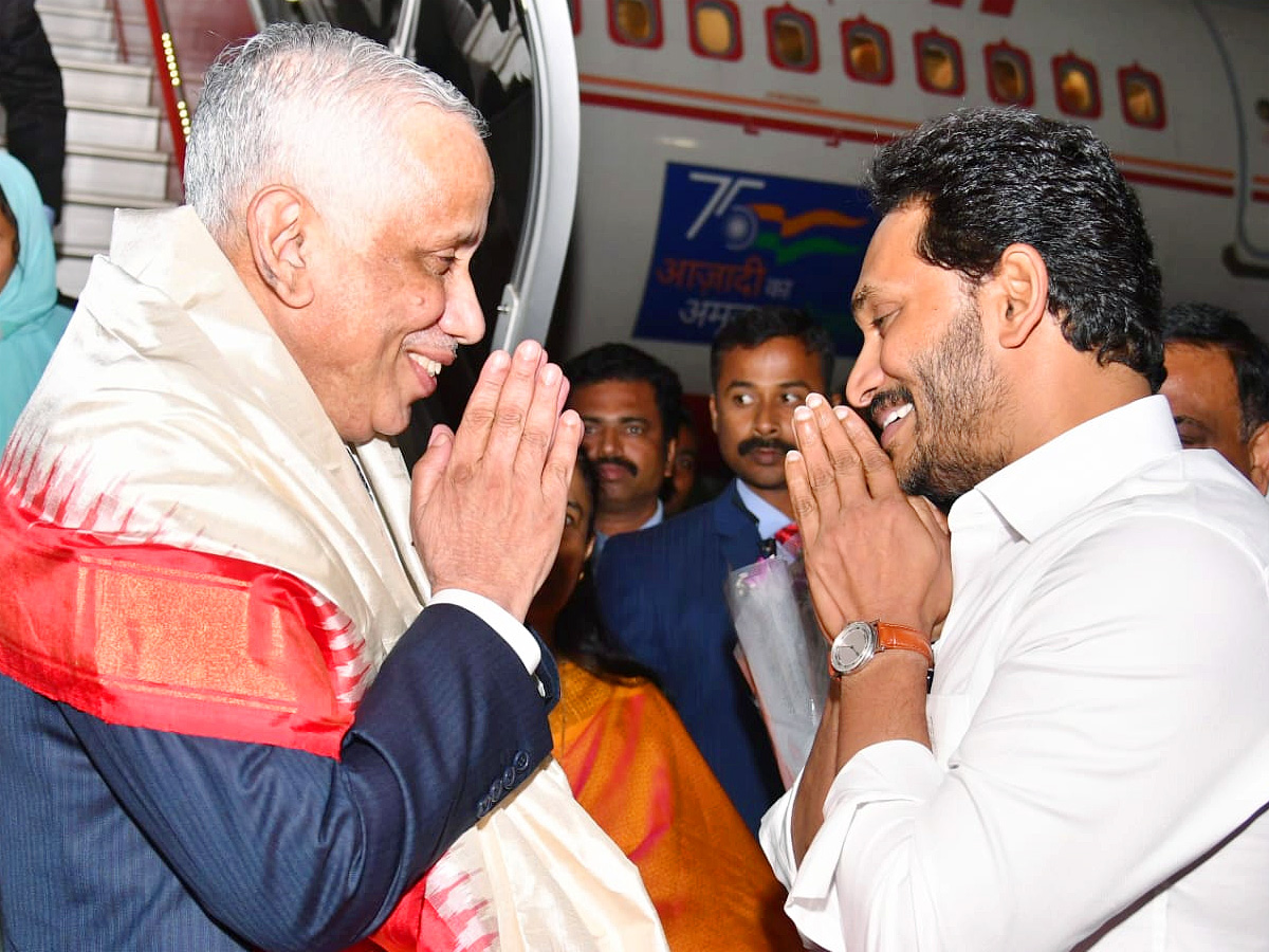  CM YS Jagan Grand Welcomes To The AP Governor Designate Abdul Nazeer Photos - Sakshi8