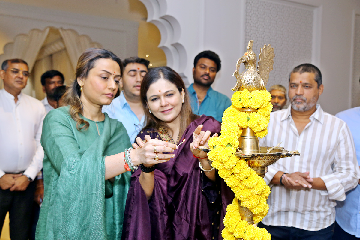 Namrata Shirodkar Launches AN Multicuisine Restaurant In Banjara Hills - Sakshi1