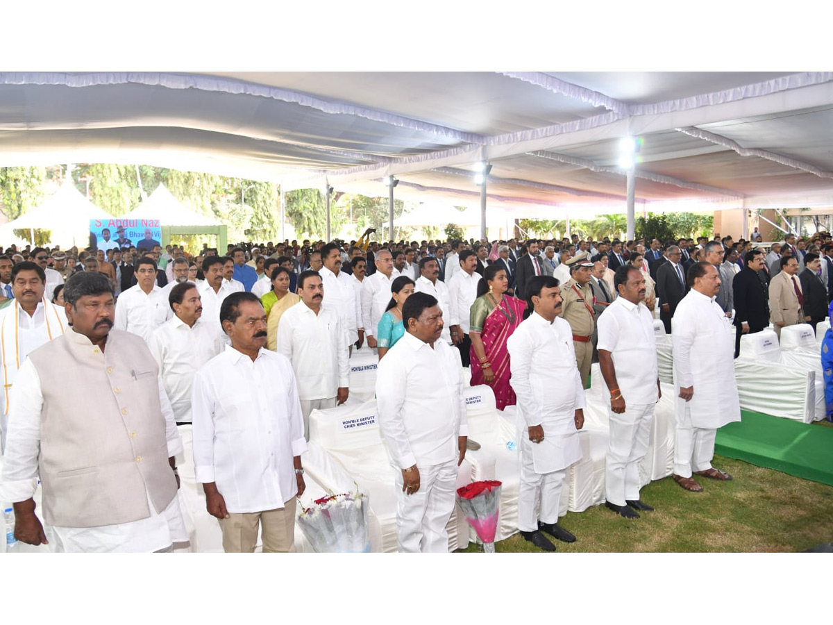 Justice Abdul Nazeer takes oath as Andhra Pradesh Governor Photos - Sakshi7