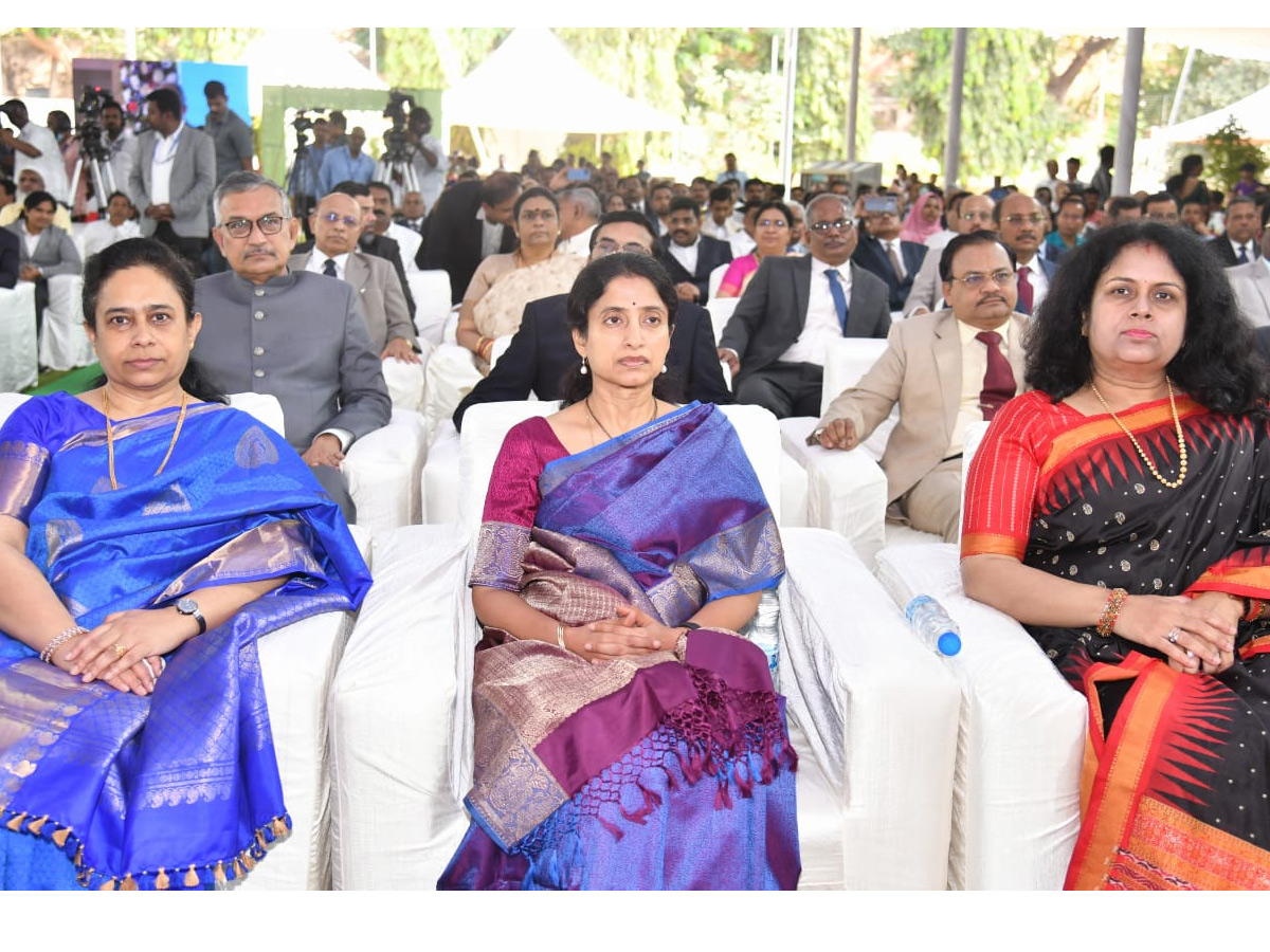 Justice Abdul Nazeer takes oath as Andhra Pradesh Governor Photos - Sakshi12