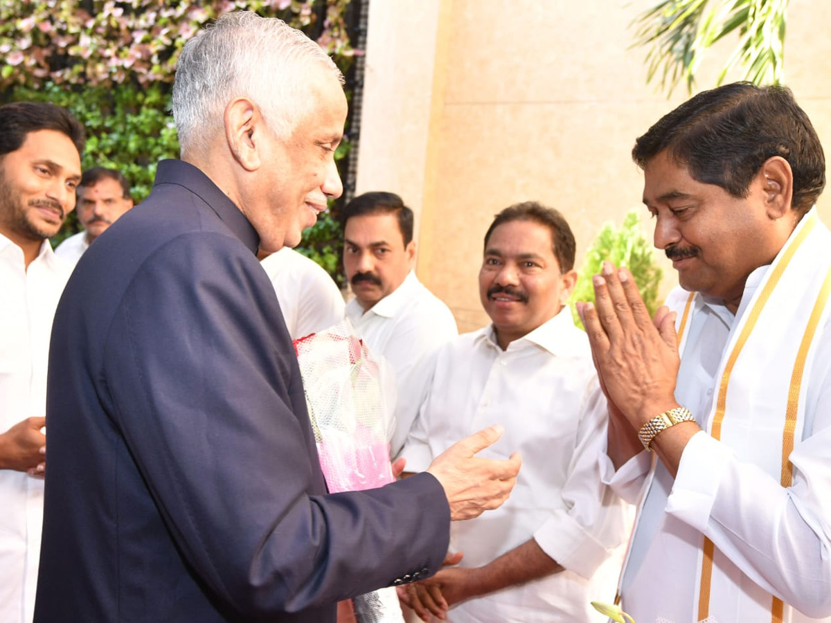 Justice Abdul Nazeer takes oath as Andhra Pradesh Governor Photos - Sakshi16