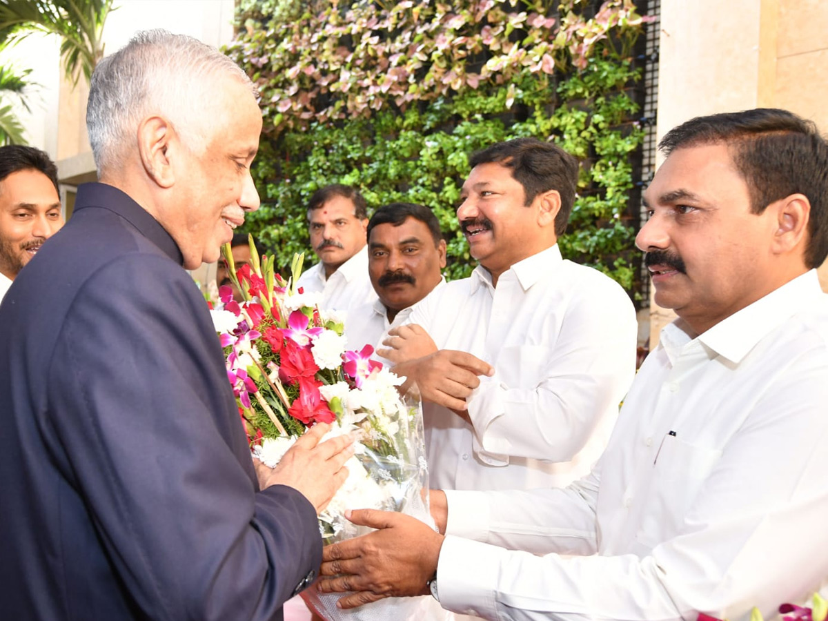 Justice Abdul Nazeer takes oath as Andhra Pradesh Governor Photos - Sakshi18