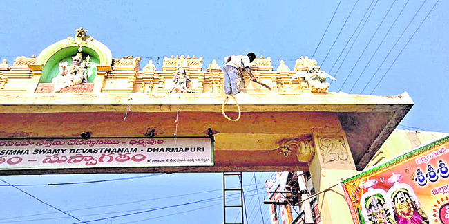 నృసింహుని సన్నిధిలో చేపట్టిన ఏర్పాట్లు3