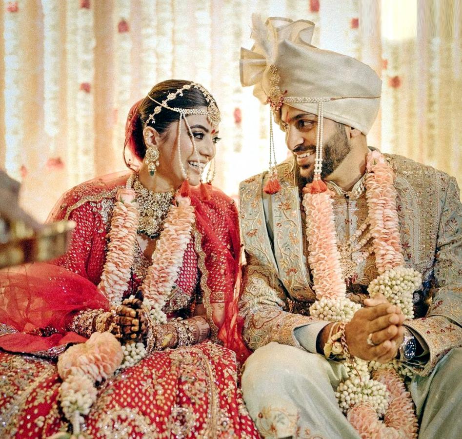 Indian cricketer Shardul Thakur marries Mittali Parulkar - Sakshi12