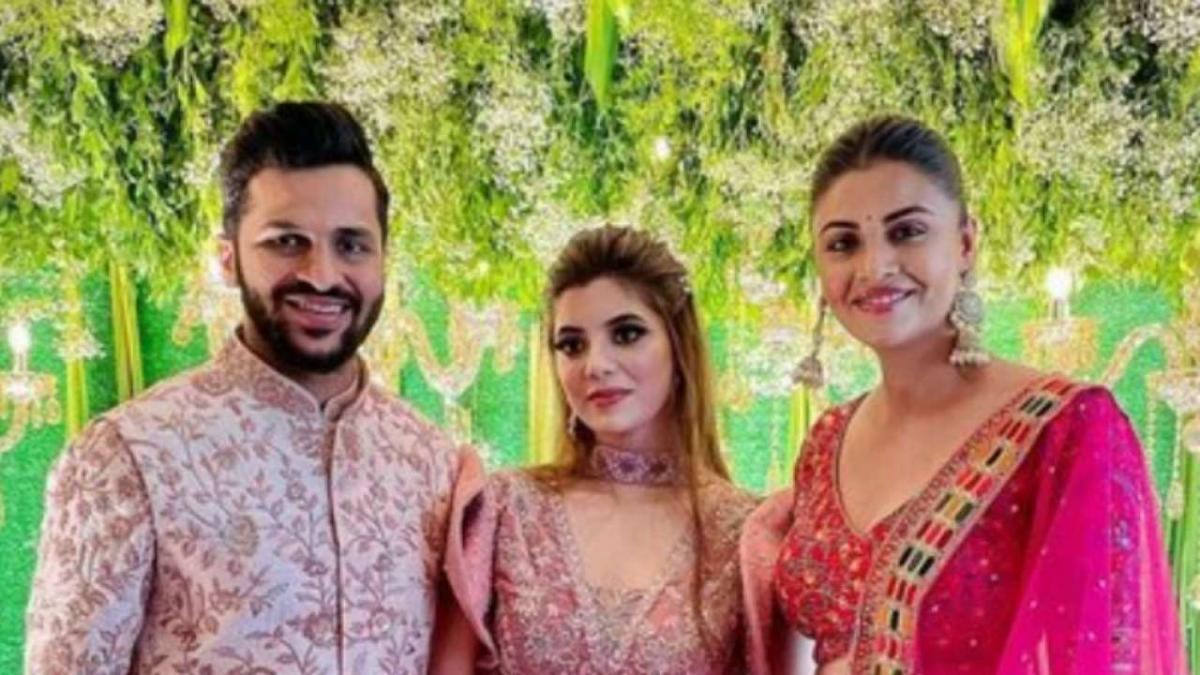 Indian cricketer Shardul Thakur marries Mittali Parulkar - Sakshi10