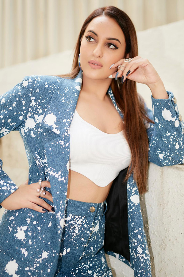 Bollywood Beauty Sonakshi Sinha Photos - Sakshi7