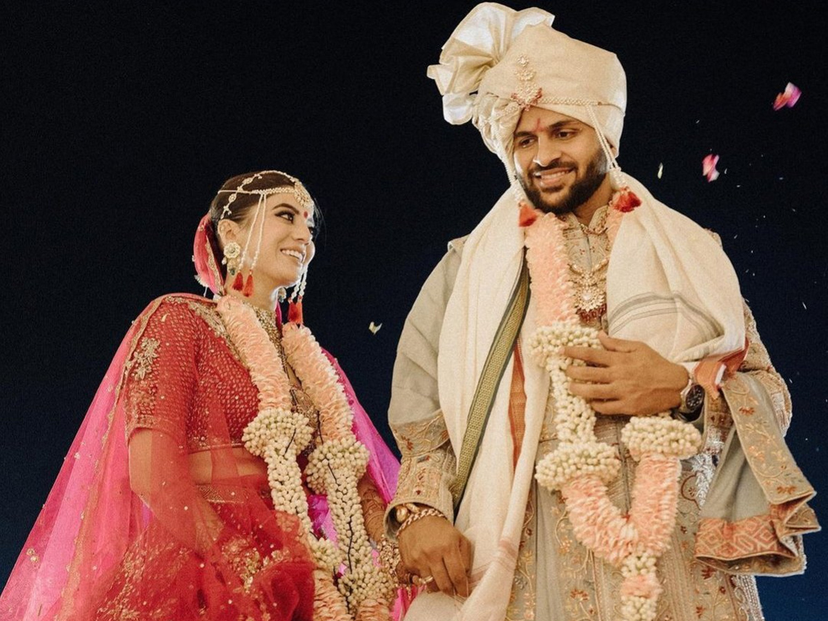 Indian cricketer Shardul Thakur marries Mittali Parulkar - Sakshi1