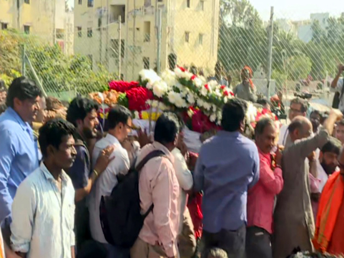 K Viswanath Funeral At Hyderabad Photo - Sakshi11