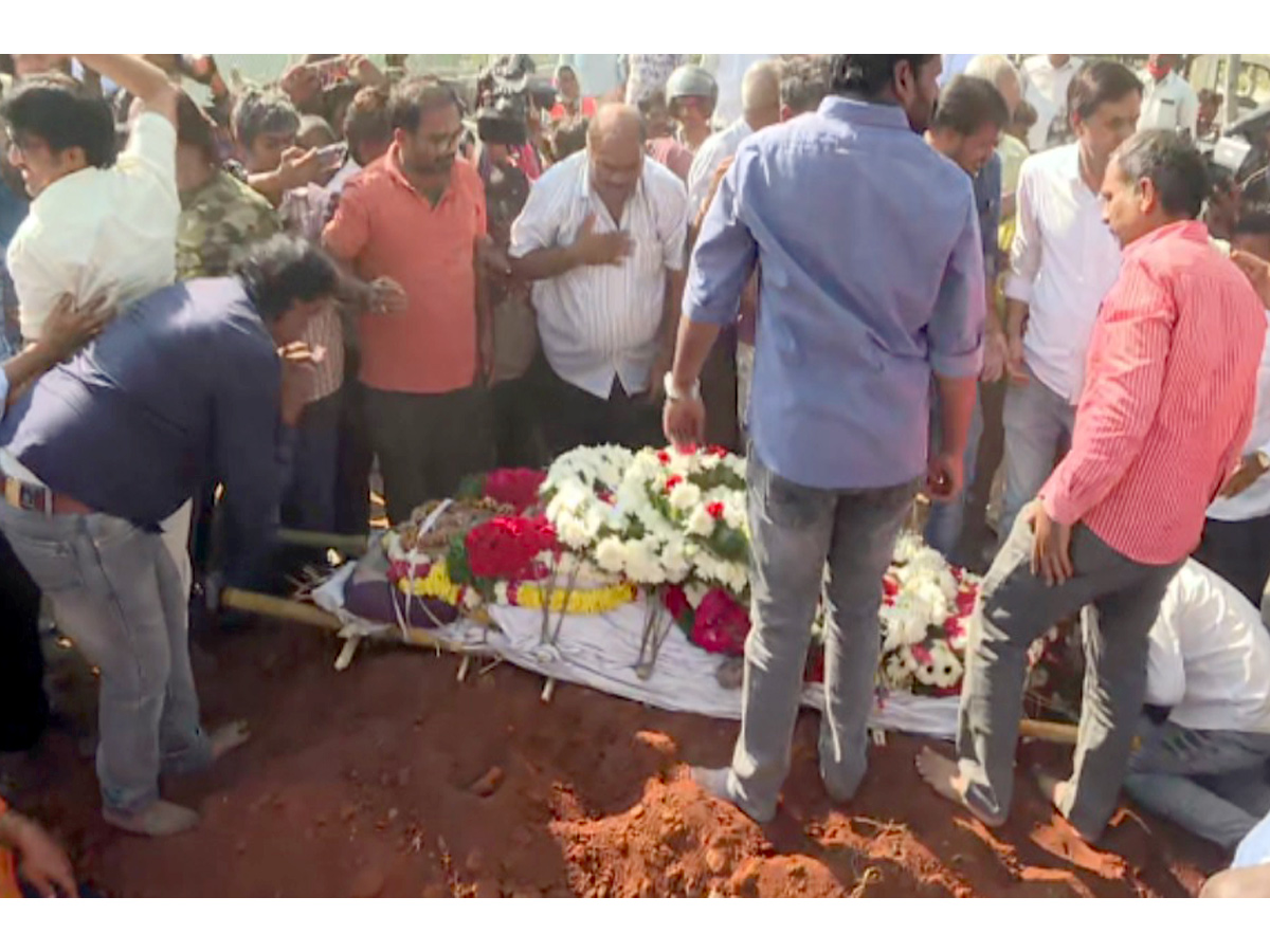 K Viswanath Funeral At Hyderabad Photo - Sakshi7