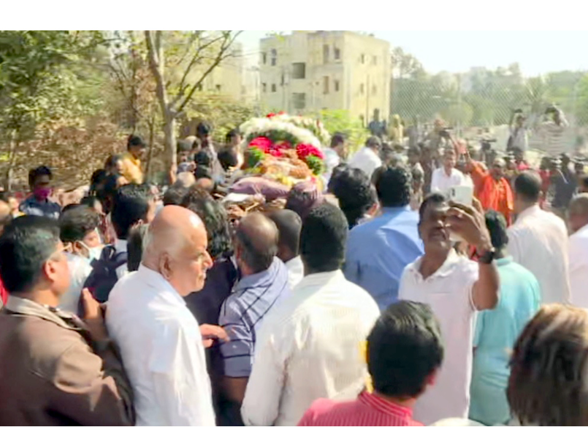 K Viswanath Funeral At Hyderabad Photo - Sakshi8