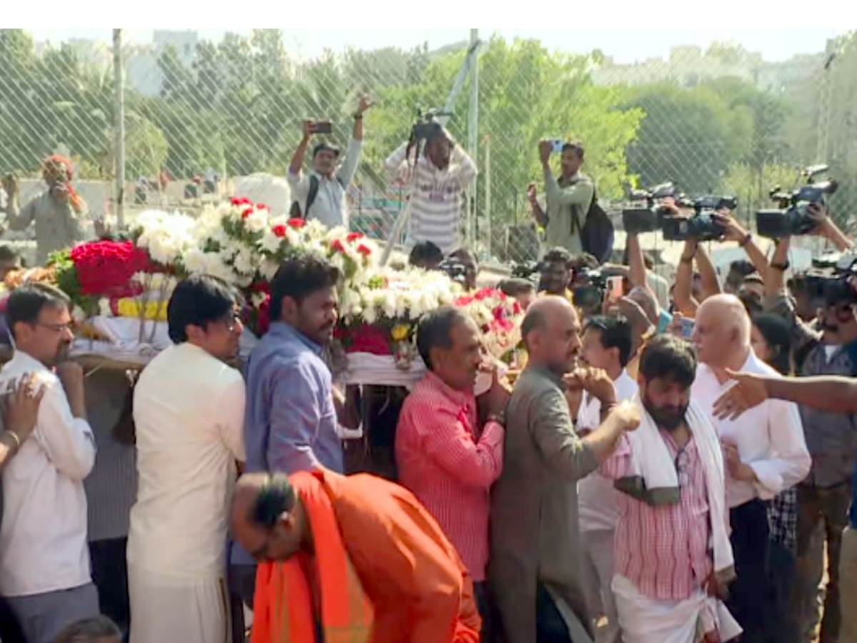 K Viswanath Funeral At Hyderabad Photo - Sakshi9