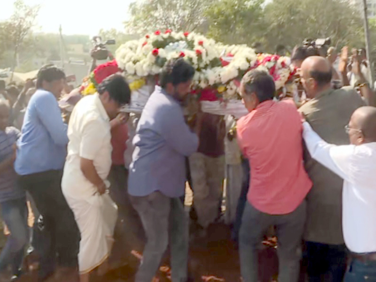 K Viswanath Funeral At Hyderabad Photo - Sakshi10