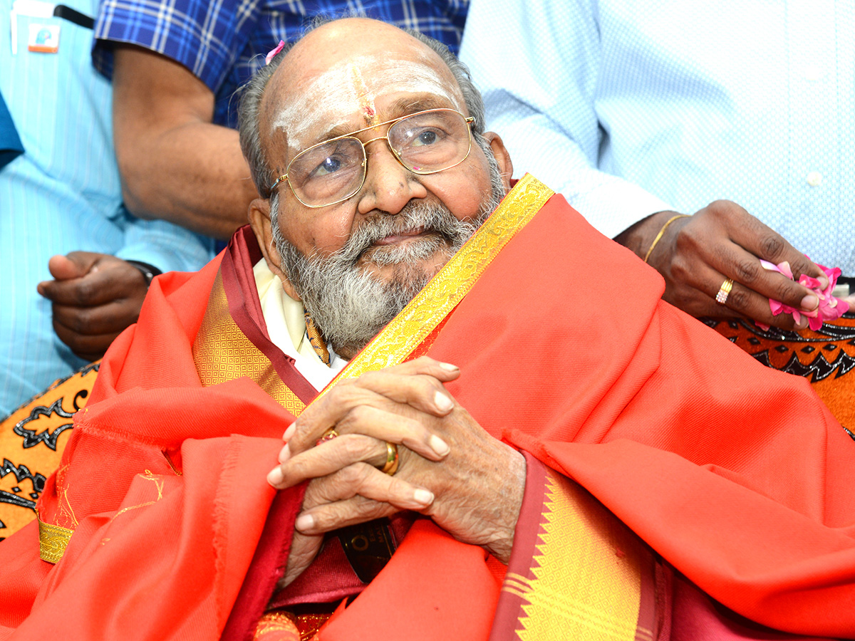 Legendary filmmaker K Viswanath Rare Photos  - Sakshi6