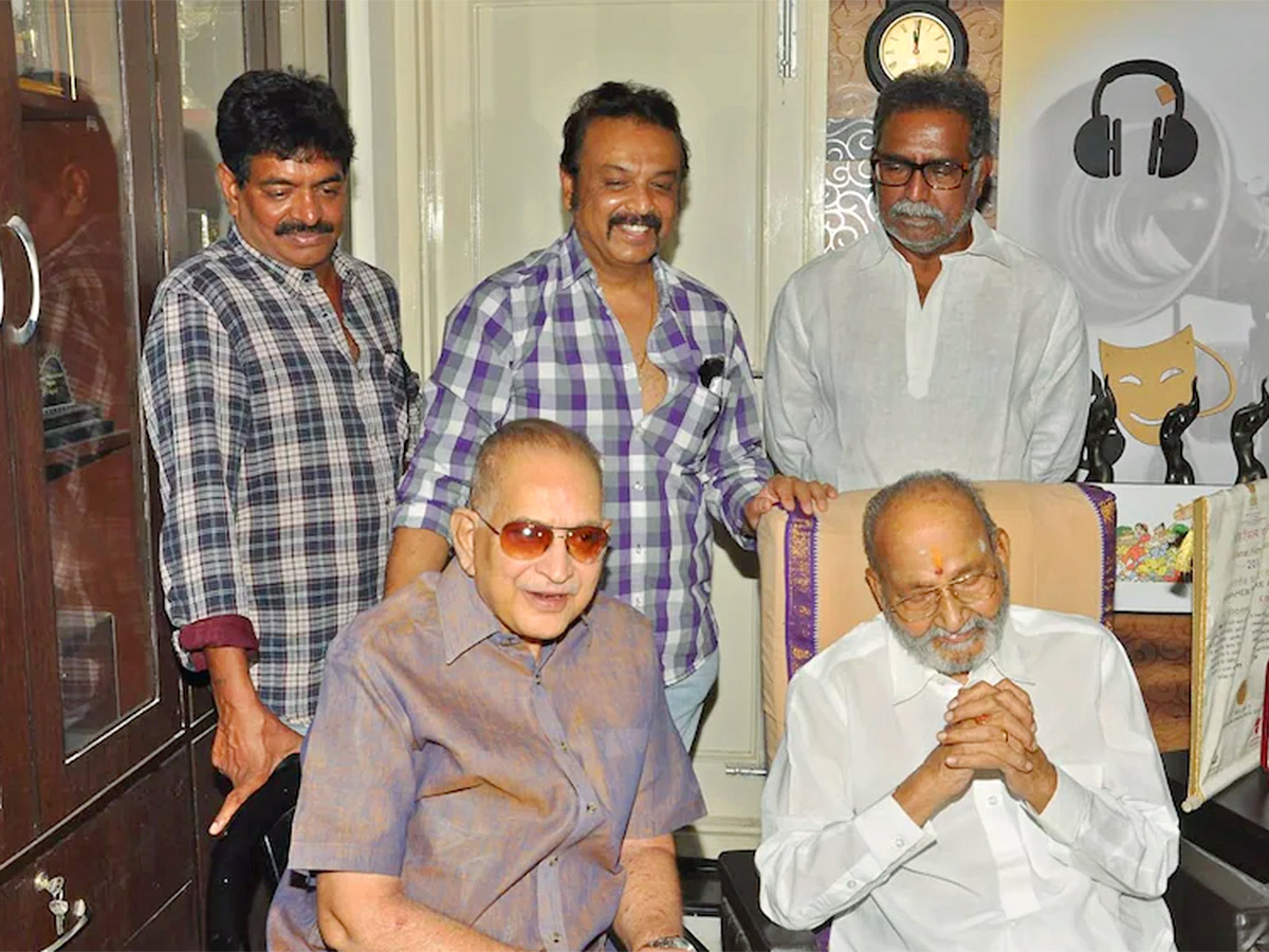 RIP Kalatapasvi: Legendary Director K Viswanath Rare Photos - Sakshi6